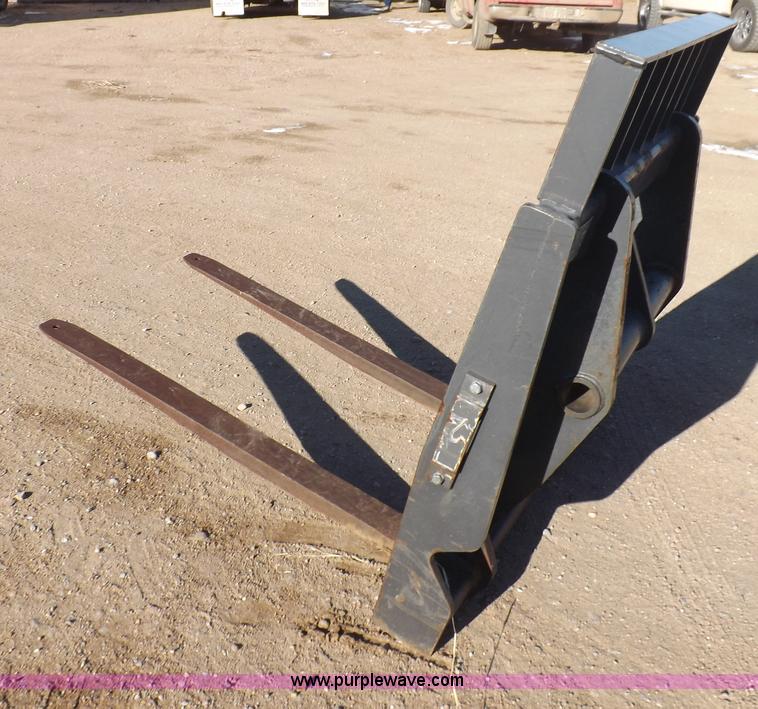 image for item I9239 New Holland LM435A telehandler