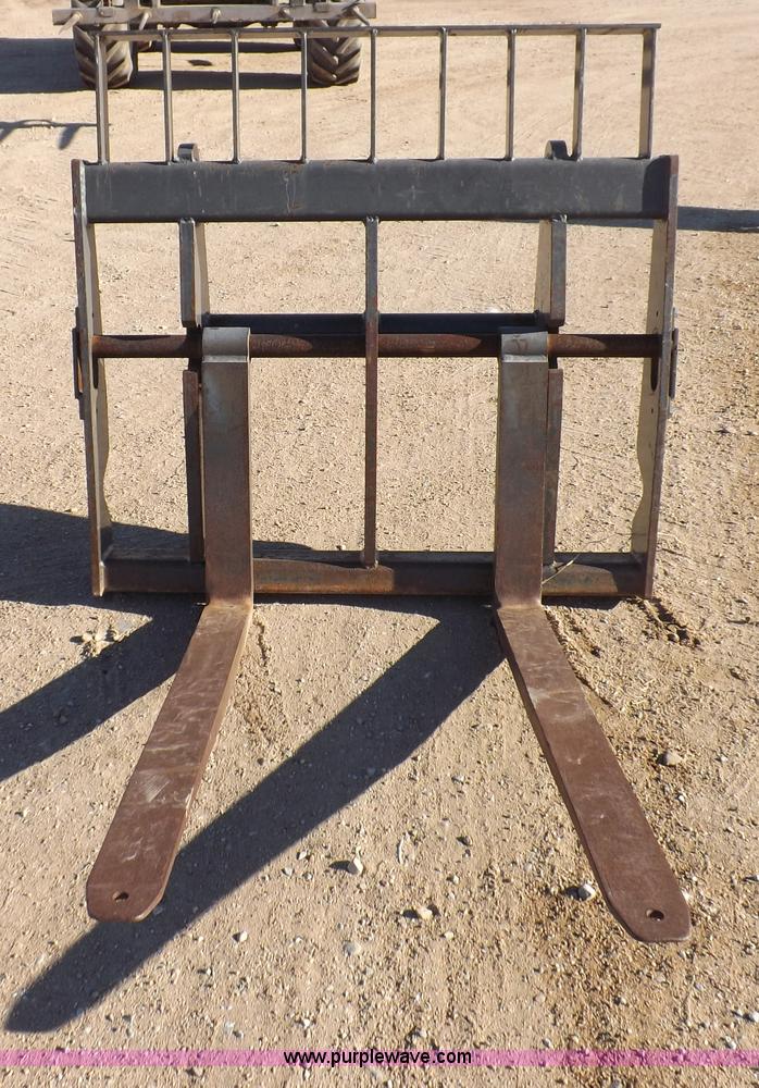 image for item I9239 New Holland LM435A telehandler