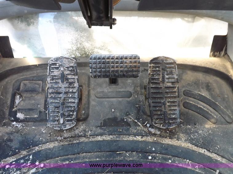 image for item I9240 2005 New Holland TV145 MFWD bi-directional tractor