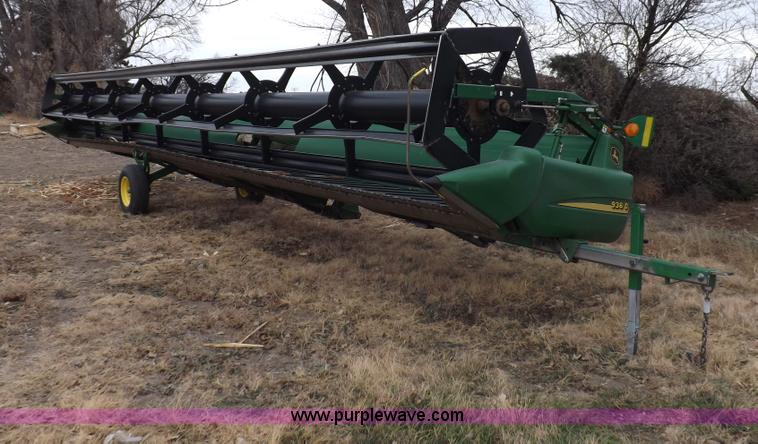 image for item I9242 2006 John Deere 936D draper head