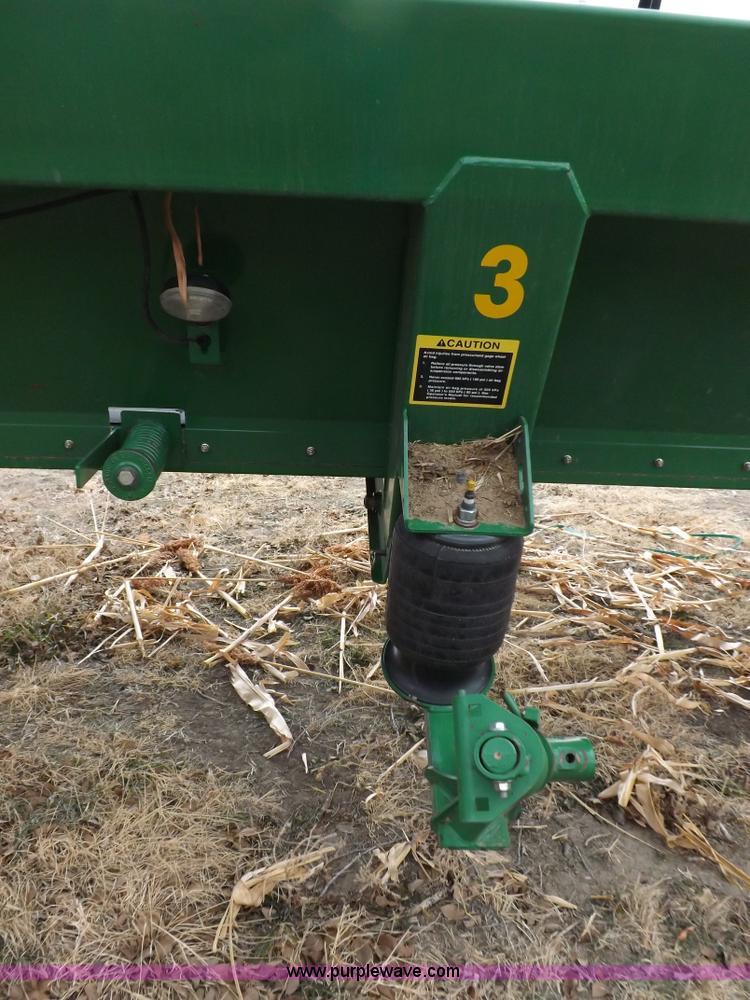 image for item I9242 2006 John Deere 936D draper head