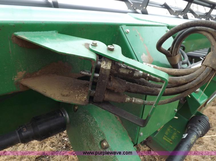 image for item I9242 2006 John Deere 936D draper head