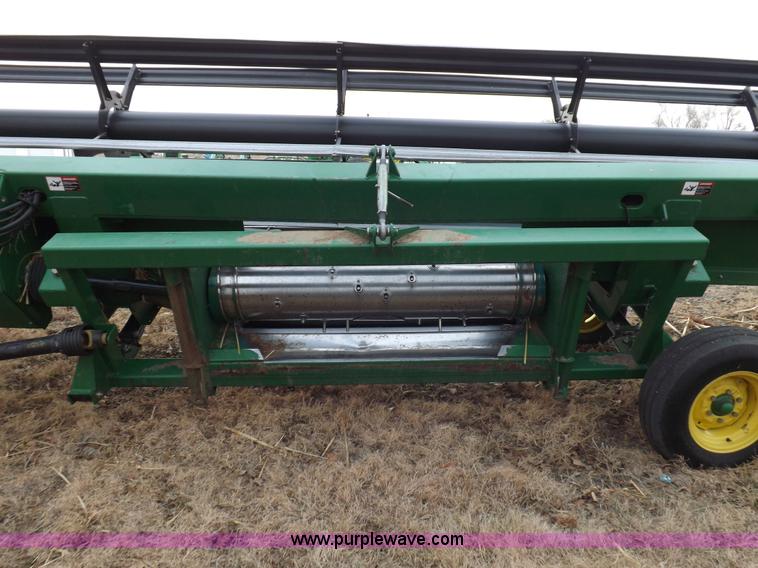 image for item I9242 2006 John Deere 936D draper head