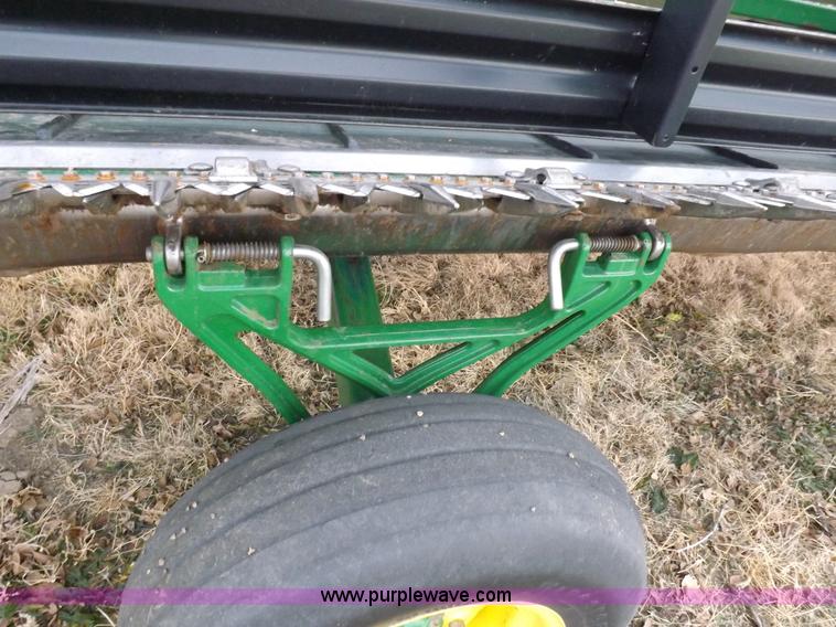 image for item I9242 2006 John Deere 936D draper head