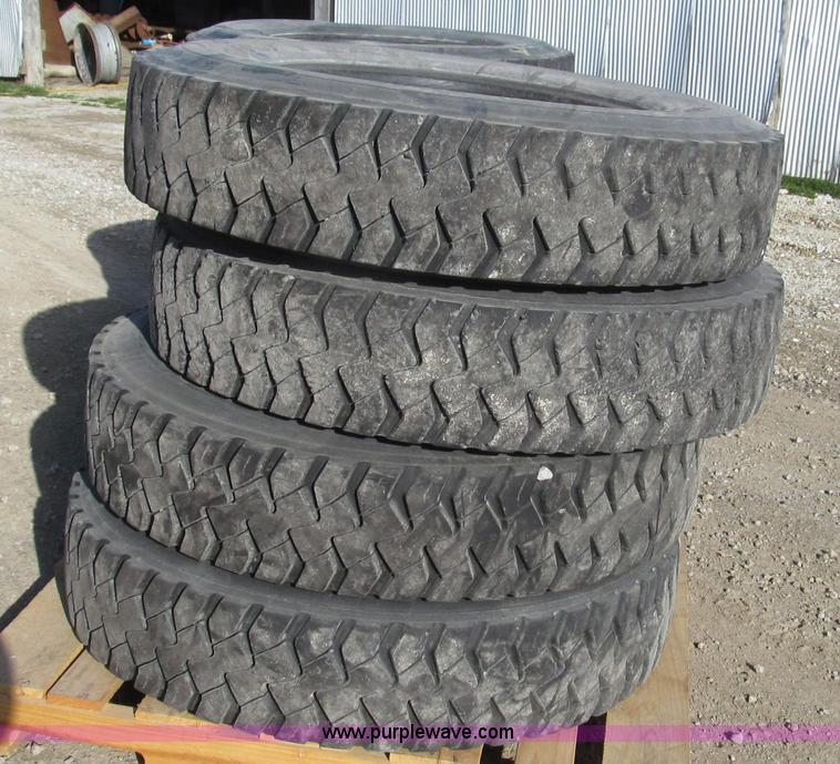 image for item Z9729 (8) recapped M&S 11R24.5 tires