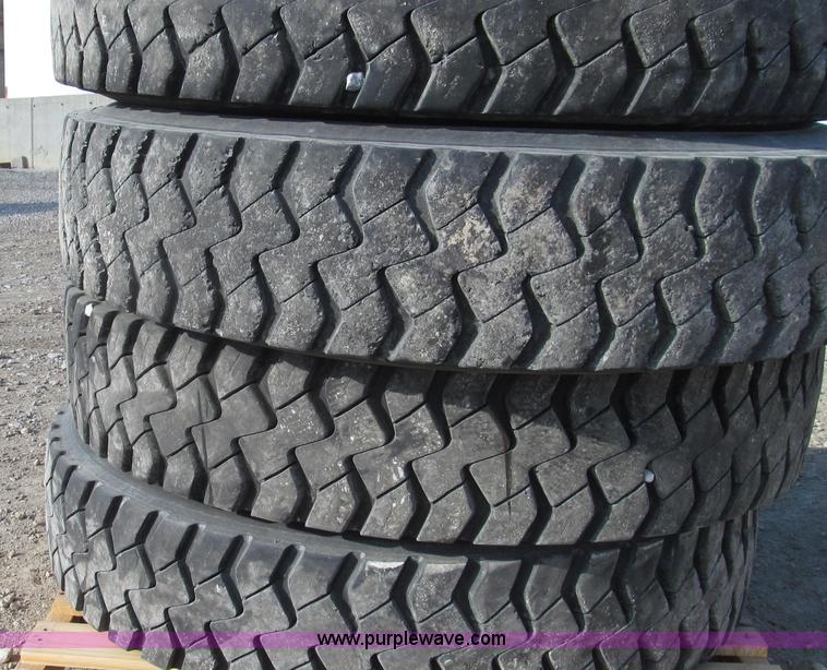 image for item Z9729 (8) recapped M&S 11R24.5 tires