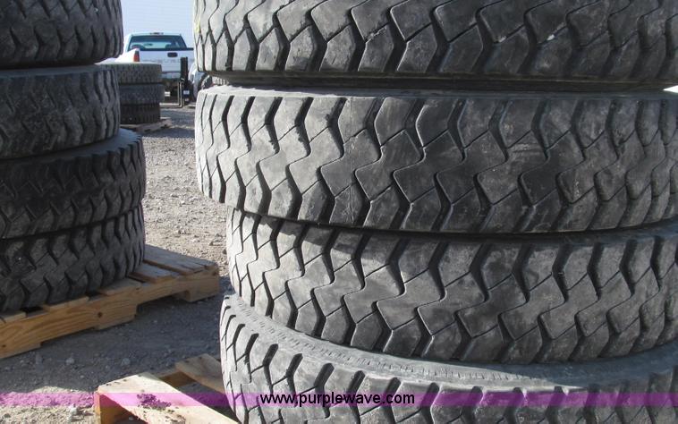 image for item Z9729 (8) recapped M&S 11R24.5 tires