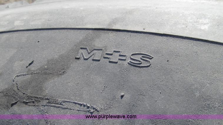 image for item Z9729 (8) recapped M&S 11R24.5 tires