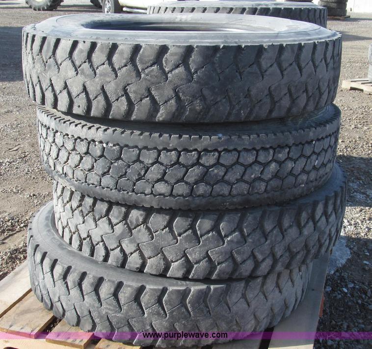 image for item Z9731 (8) recapped 11R24.5 radial tires