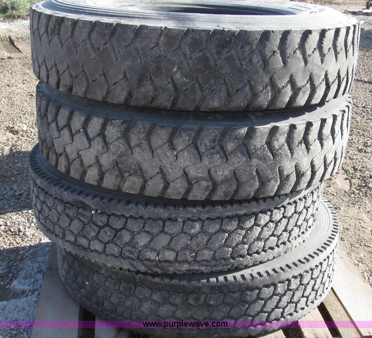 image for item Z9731 (8) recapped 11R24.5 radial tires