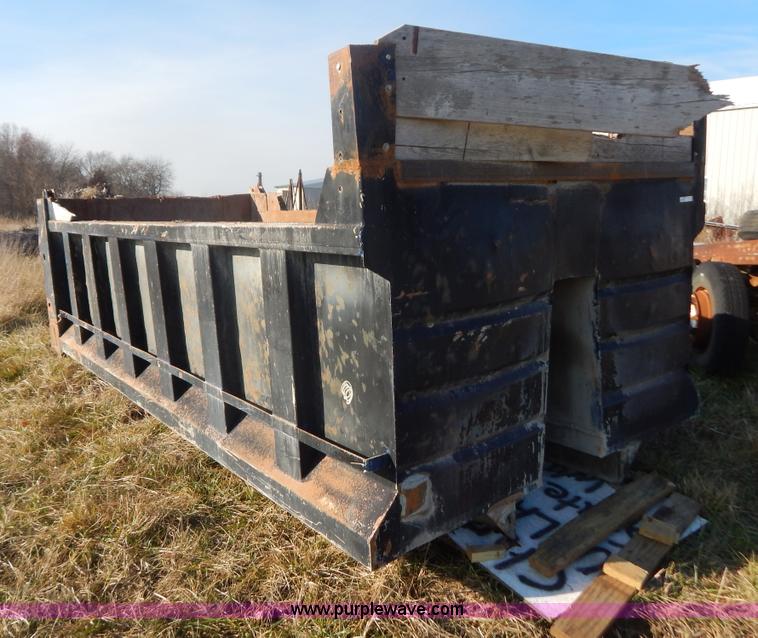 image for item AO9246 Heil 17'L dump bed