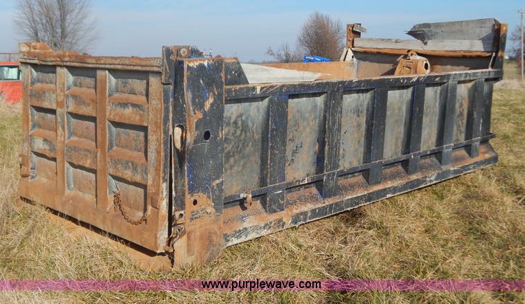 image for item AO9246 Heil 17'L dump bed