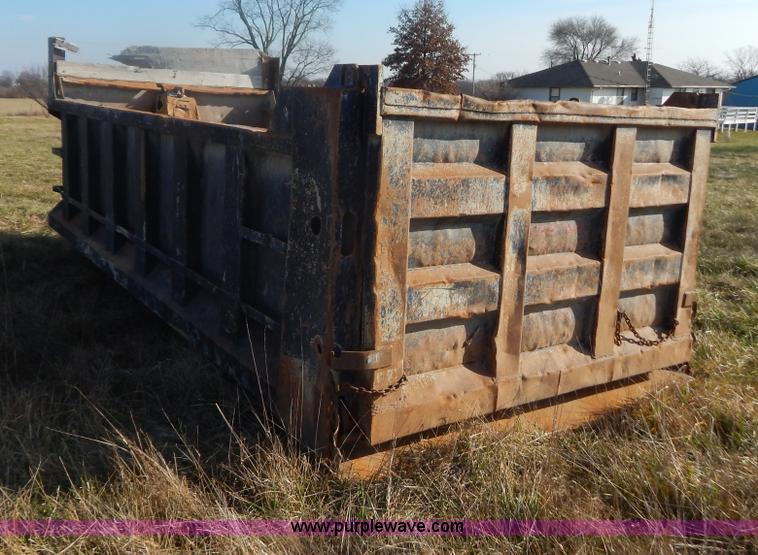 image for item AO9246 Heil 17'L dump bed