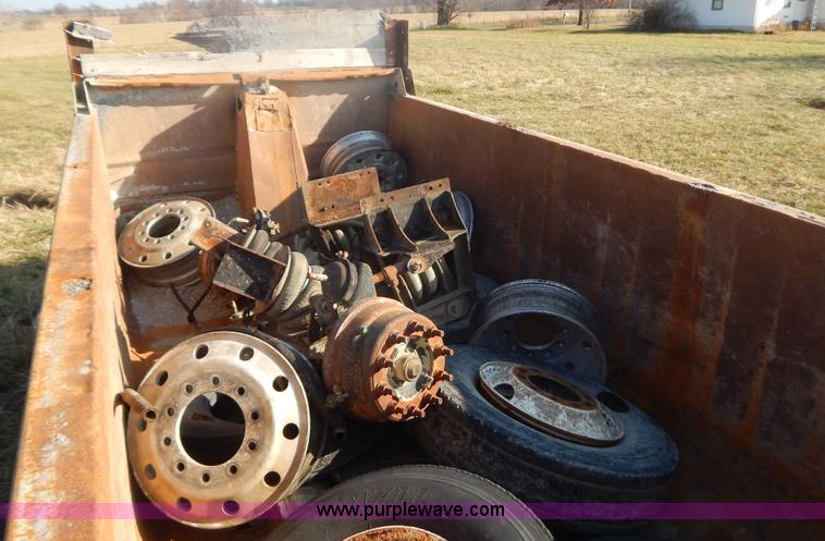 image for item AO9246 Heil 17'L dump bed