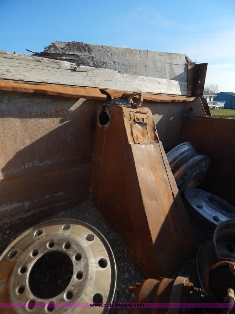 image for item AO9246 Heil 17'L dump bed