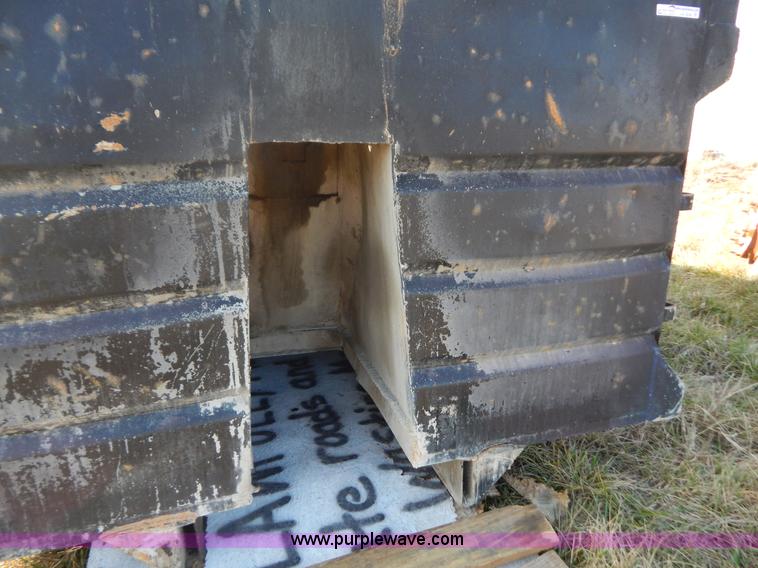 image for item AO9246 Heil 17'L dump bed