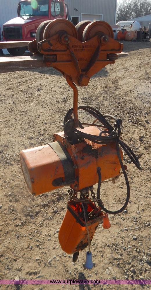 image for item AO9247 Hitachi Jet electric chain hoist