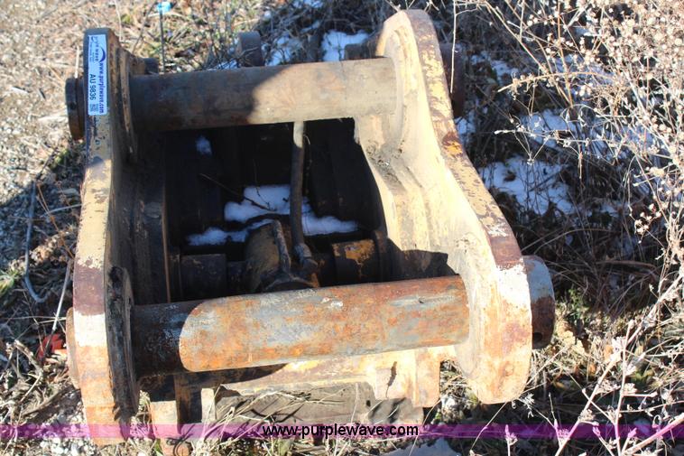 image for item AU9836 JRB hydraulic quick coupler