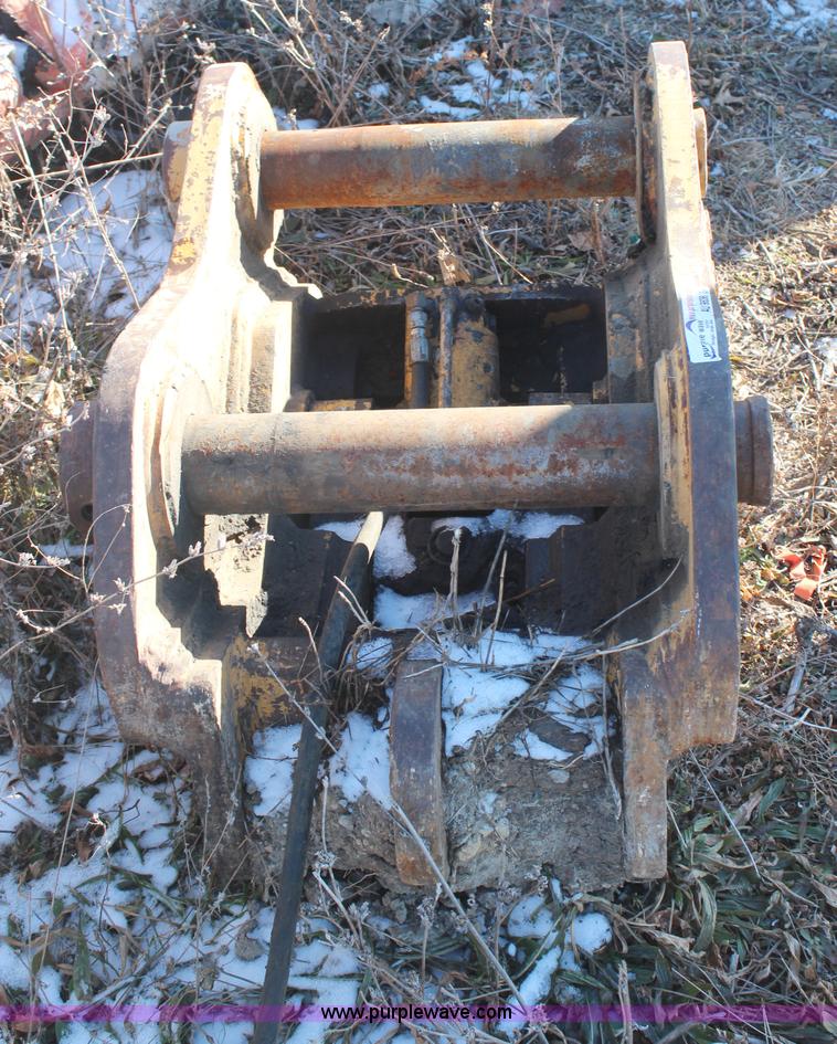 image for item AU9836 JRB hydraulic quick coupler