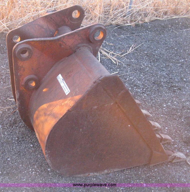 image for item AX9540 36"W seven tooth pin-on bucket