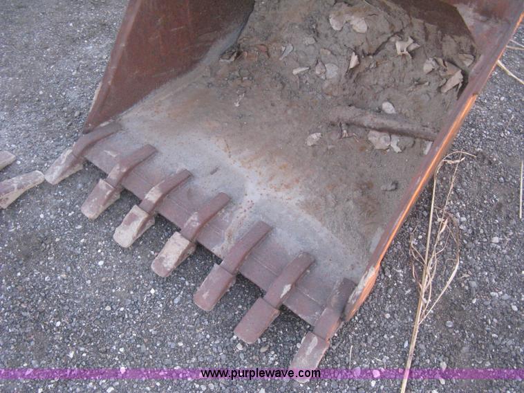 image for item AX9540 36"W seven tooth pin-on bucket