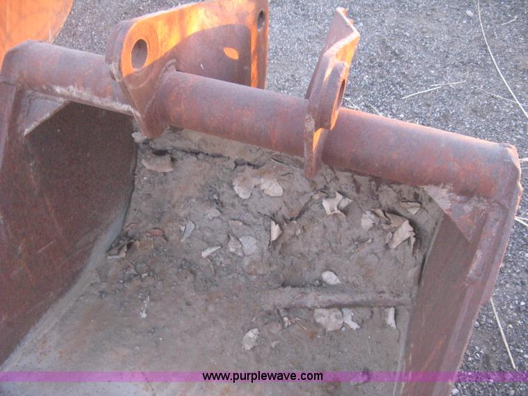 image for item AX9540 36"W seven tooth pin-on bucket