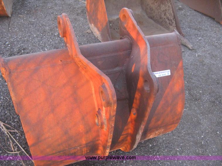 image for item AX9540 36"W seven tooth pin-on bucket