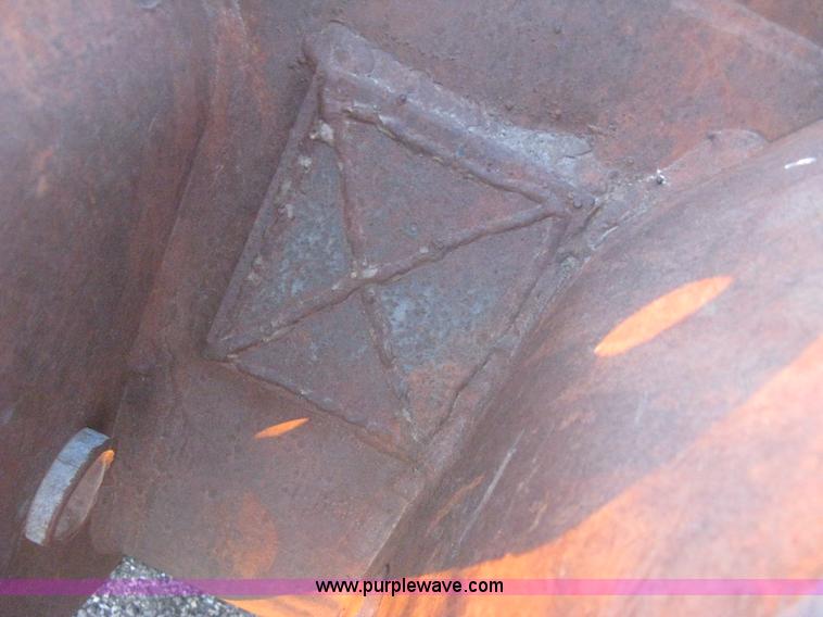 image for item AX9540 36"W seven tooth pin-on bucket