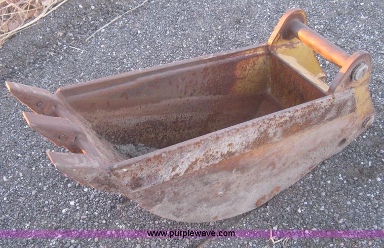 image for item AX9541 Caterpillar three tooth pin-on trench bucket