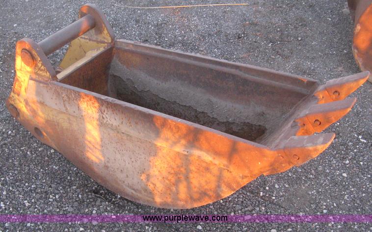 image for item AX9541 Caterpillar three tooth pin-on trench bucket