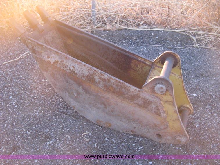 image for item AX9541 Caterpillar three tooth pin-on trench bucket