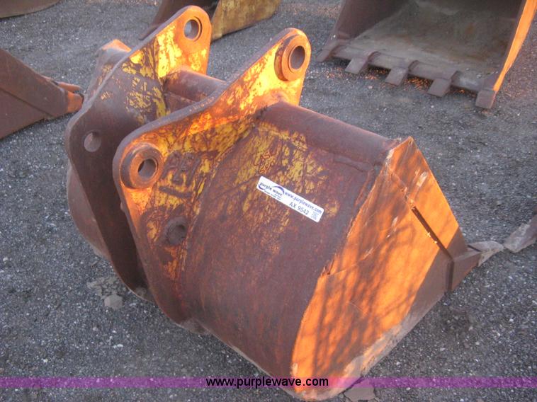 image for item AX9542 36"W seven tooth pin-on bucket