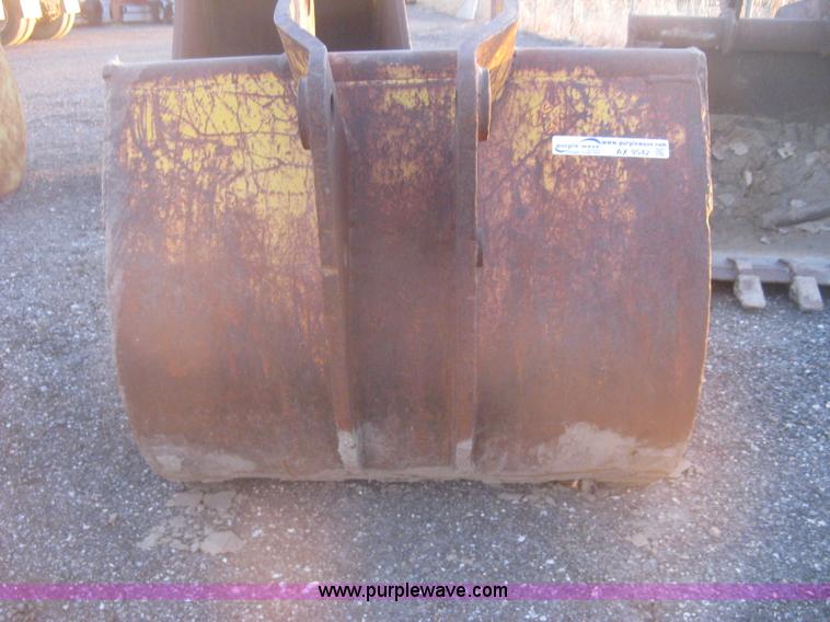 image for item AX9542 36"W seven tooth pin-on bucket