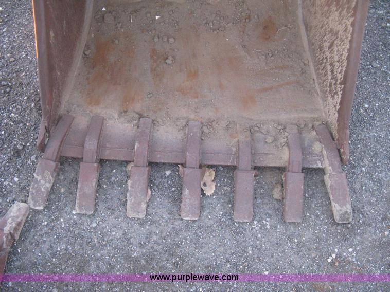 image for item AX9542 36"W seven tooth pin-on bucket