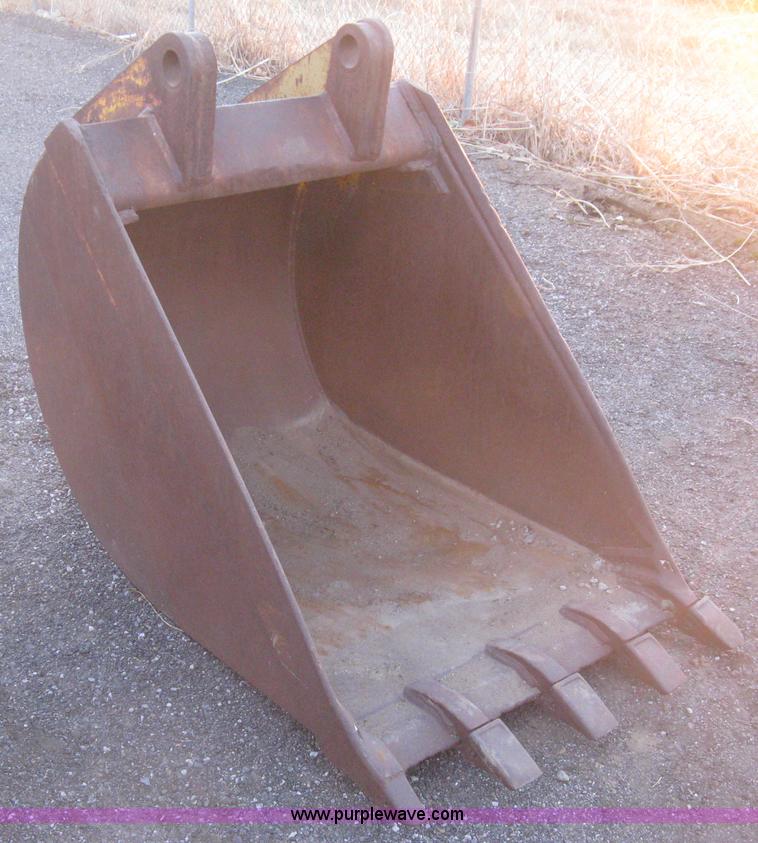 image for item AX9543 36"W five tooth pin-on bucket