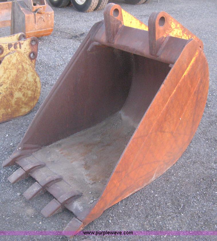 image for item AX9543 36"W five tooth pin-on bucket