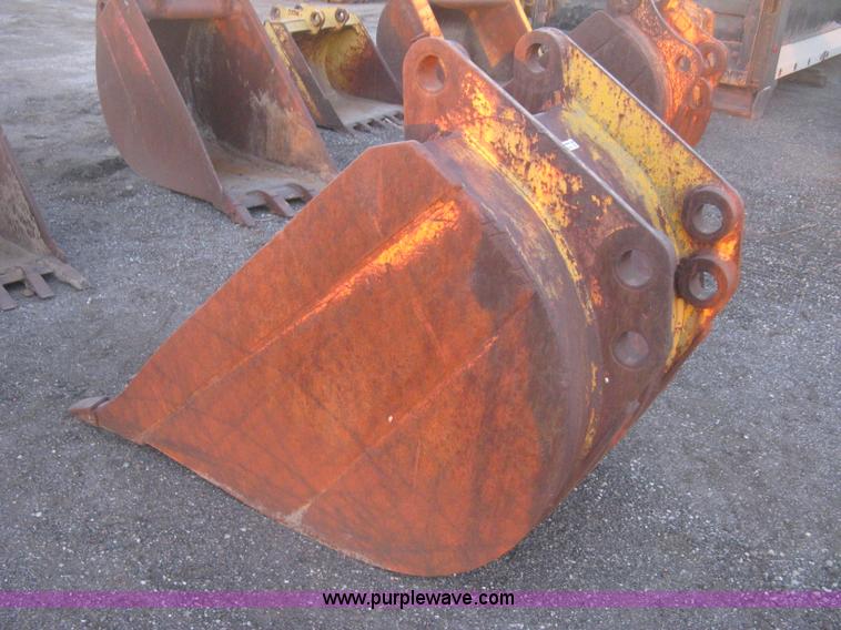 image for item AX9543 36"W five tooth pin-on bucket