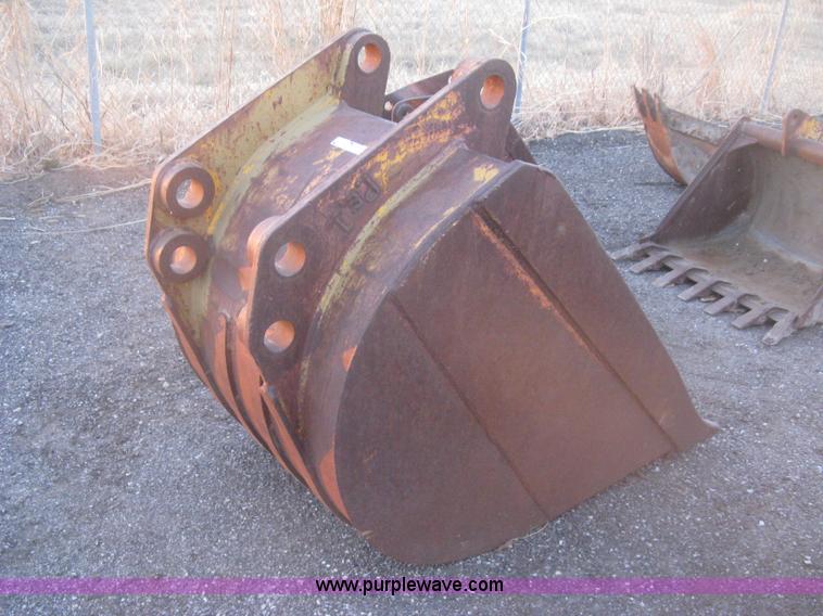 image for item AX9543 36"W five tooth pin-on bucket