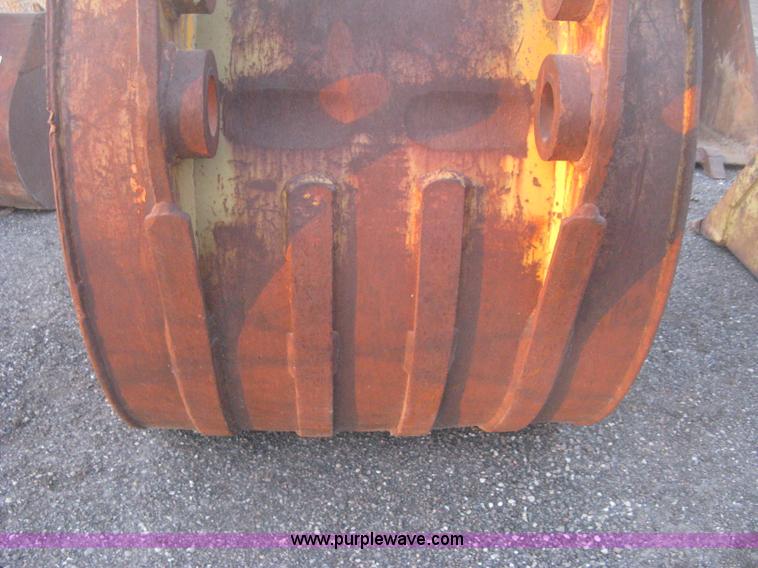 image for item AX9543 36"W five tooth pin-on bucket