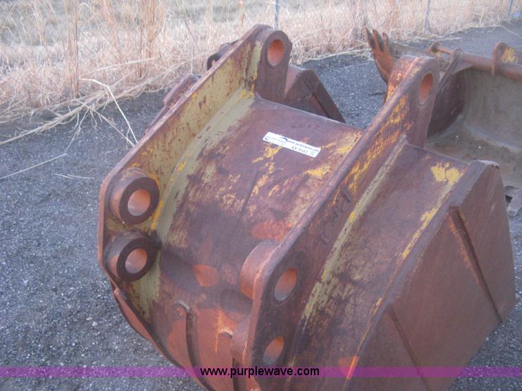 image for item AX9543 36"W five tooth pin-on bucket