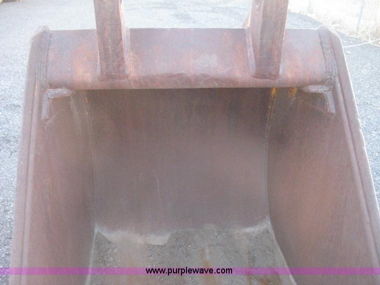 image for item AX9543 36"W five tooth pin-on bucket