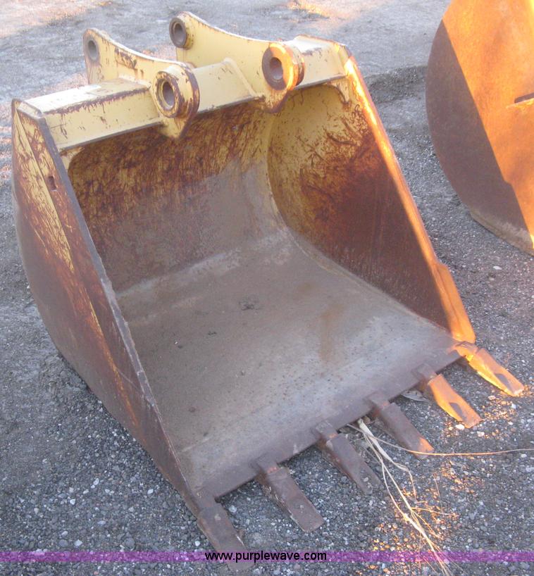 image for item AX9546 Caterpillar six tooth pin-on bucket