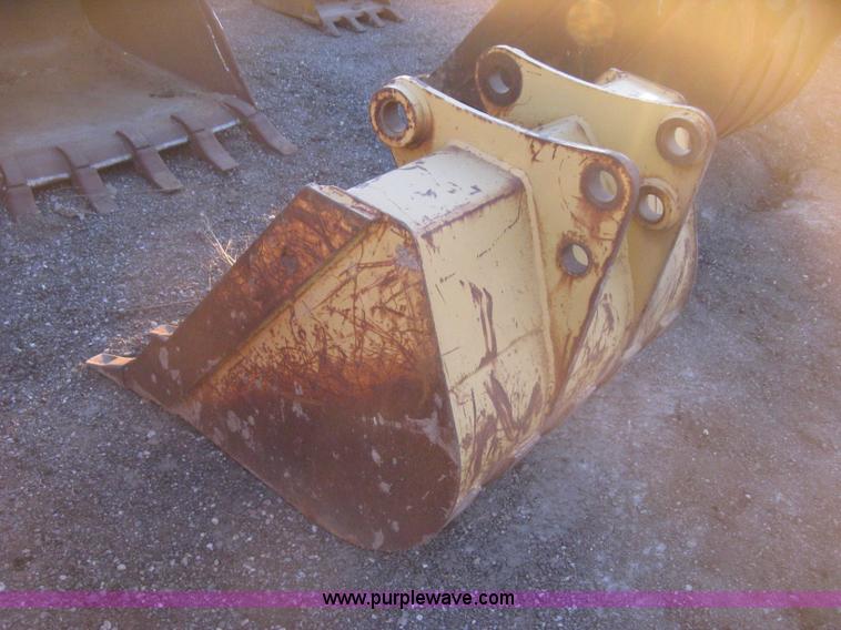 image for item AX9546 Caterpillar six tooth pin-on bucket