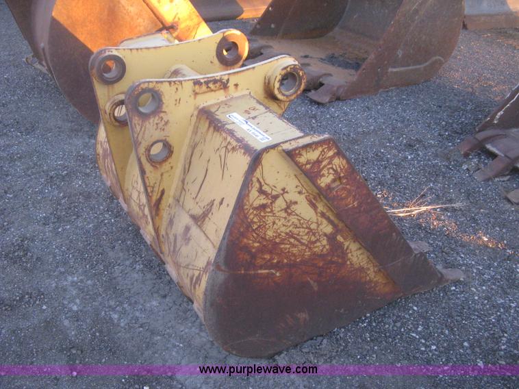 image for item AX9546 Caterpillar six tooth pin-on bucket