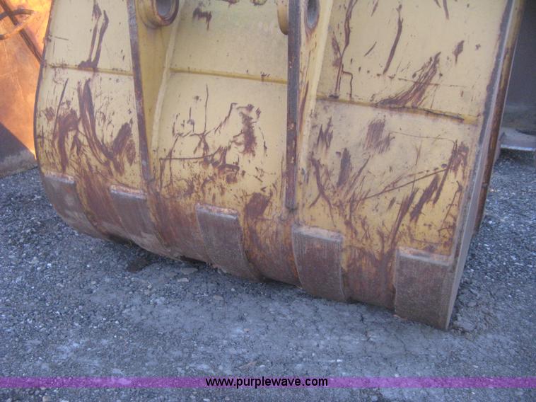 image for item AX9546 Caterpillar six tooth pin-on bucket