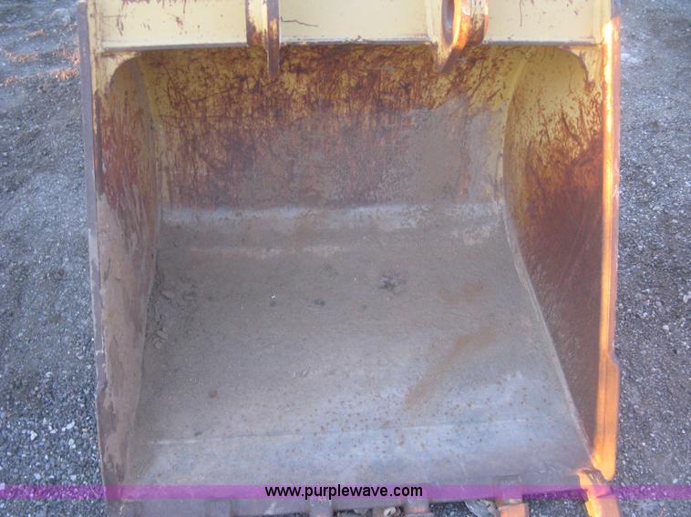 image for item AX9546 Caterpillar six tooth pin-on bucket