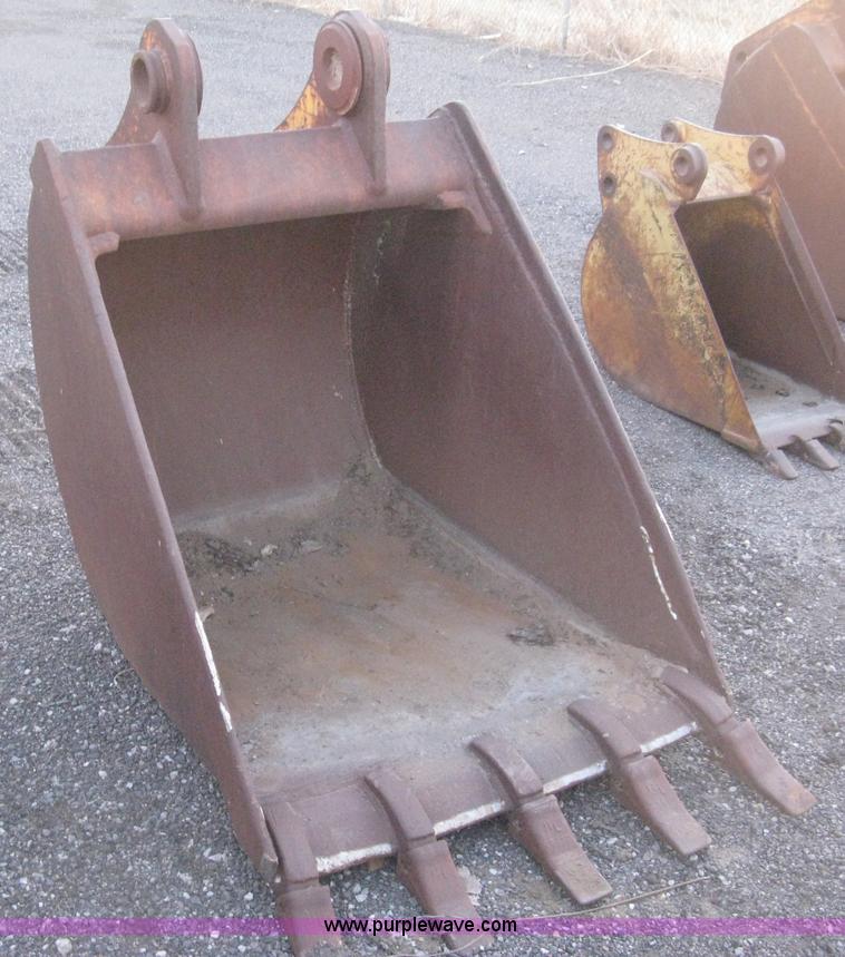 image for item AX9547 36"W five tooth pin-on bucket