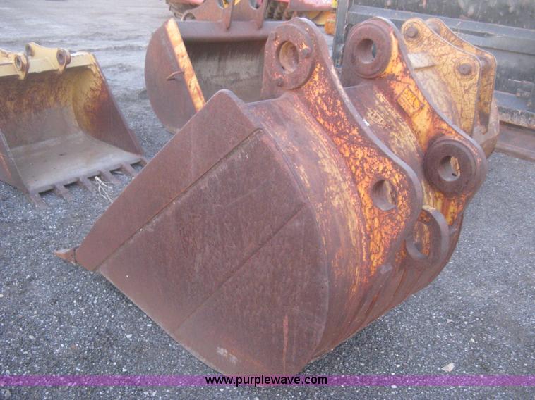 image for item AX9547 36"W five tooth pin-on bucket