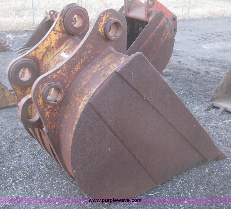 image for item AX9547 36"W five tooth pin-on bucket