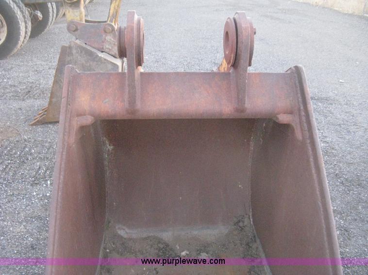 image for item AX9547 36"W five tooth pin-on bucket